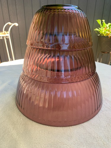 Pyrex ribbed cranberry - ribbed,