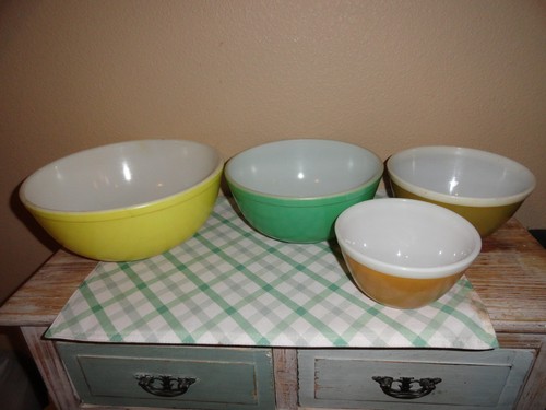 Vintage pyrex primary - primary, colors