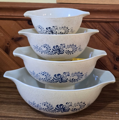 Pyrex cinderella homestead - pyrex,